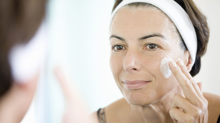 Как ухаживать за кожей лица: косметическая программа